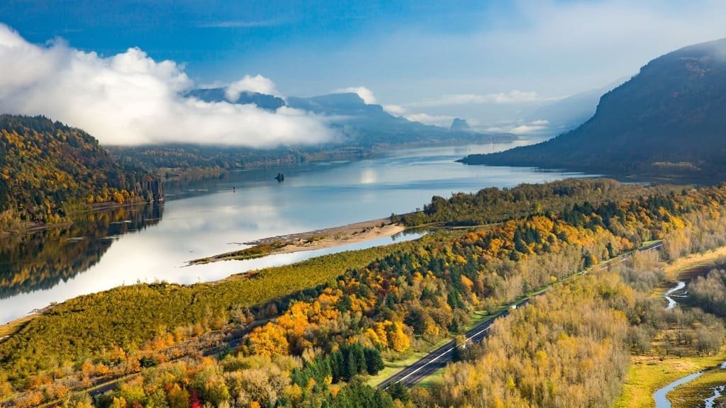 Columbia River Gorge Scenic Drive: 2026 Route, Stops & Permits