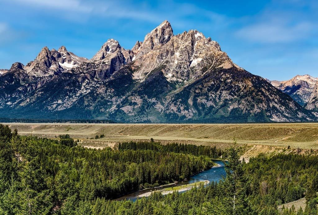 Yellowstone and Grand Teton Road Trip Guide: Stops & Itinerary photo 2